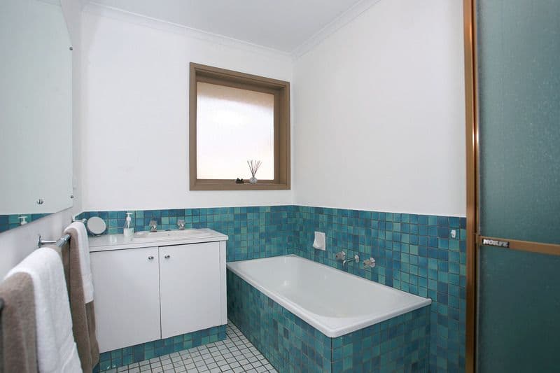 19 Ravenhill Crescent, ENDEAVOUR HILLS VIC 3802, Endeavour Hills - Thumbnail 7