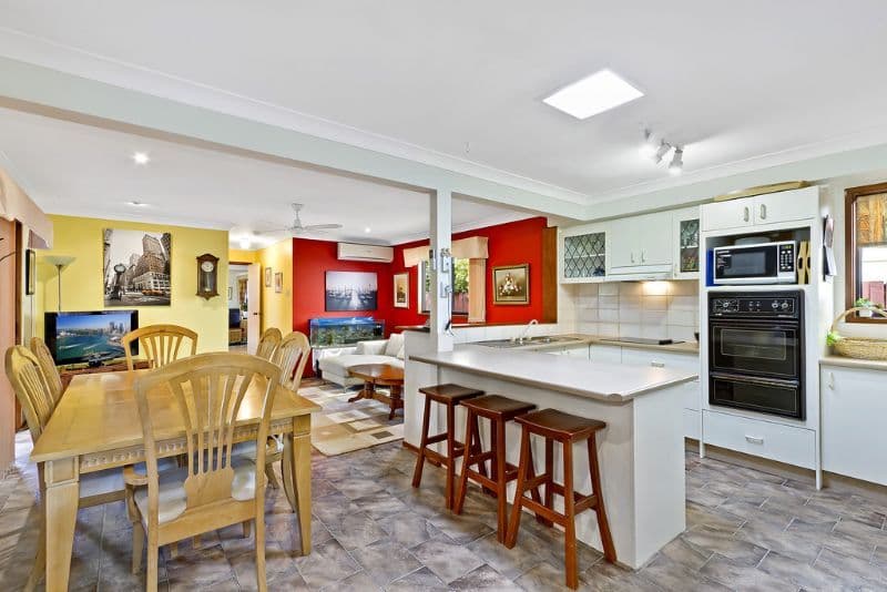 12 Elaine Avenue, BERKELEY VALE NSW 2261, Berkeley Vale - Thumbnail 2