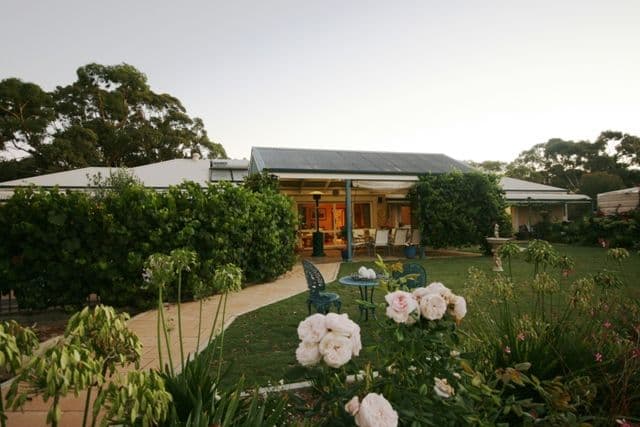 11 Jarman Crescent, CLARE SA 5453, Clare - Thumbnail 2