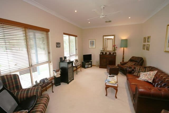 11 Jarman Crescent, CLARE SA 5453, Clare - Thumbnail 5