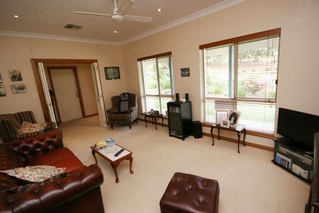 11 Jarman Crescent, CLARE SA 5453, Clare - Thumbnail 6
