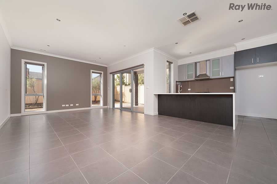 7 Murchison Place, Caroline Springs VIC 3023, Caroline Springs - Thumbnail 3