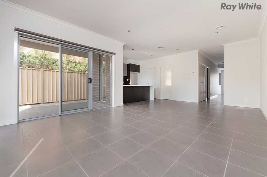 7 Murchison Place, Caroline Springs VIC 3023, Caroline Springs - Thumbnail 4