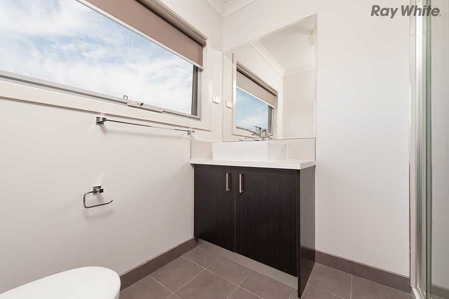 7 Murchison Place, Caroline Springs VIC 3023, Caroline Springs - Thumbnail 6