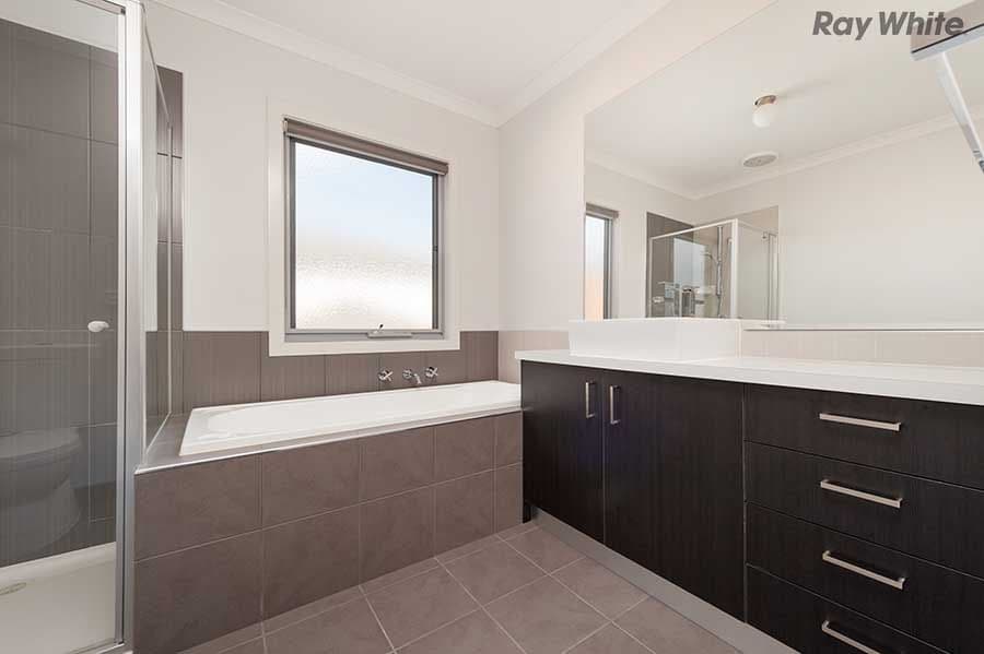 7 Murchison Place, Caroline Springs VIC 3023, Caroline Springs - Thumbnail 7