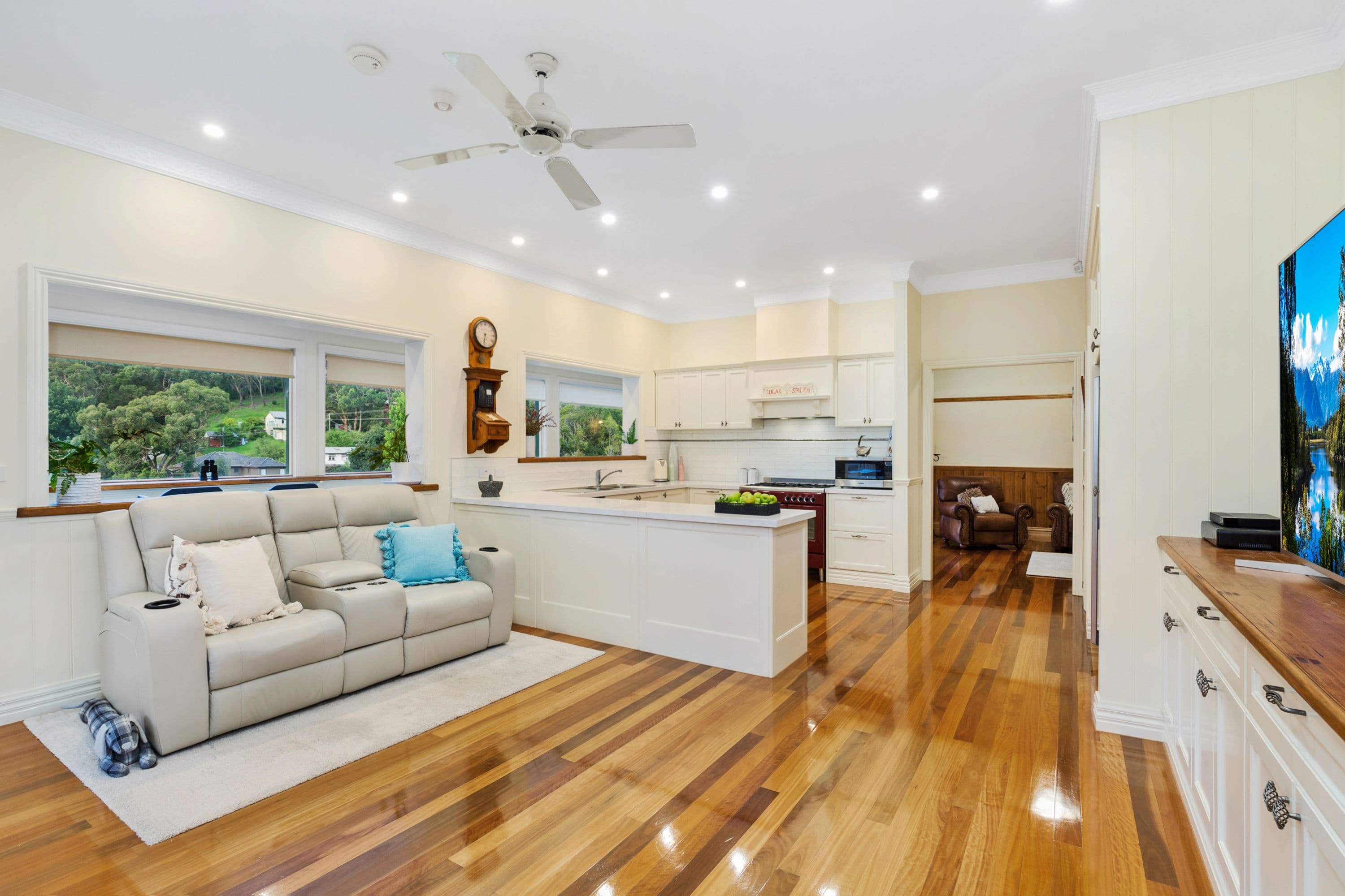 13 Bates Avenue, Upper Ferntree Gully VIC 3156, Upper Ferntree Gully - Thumbnail 3