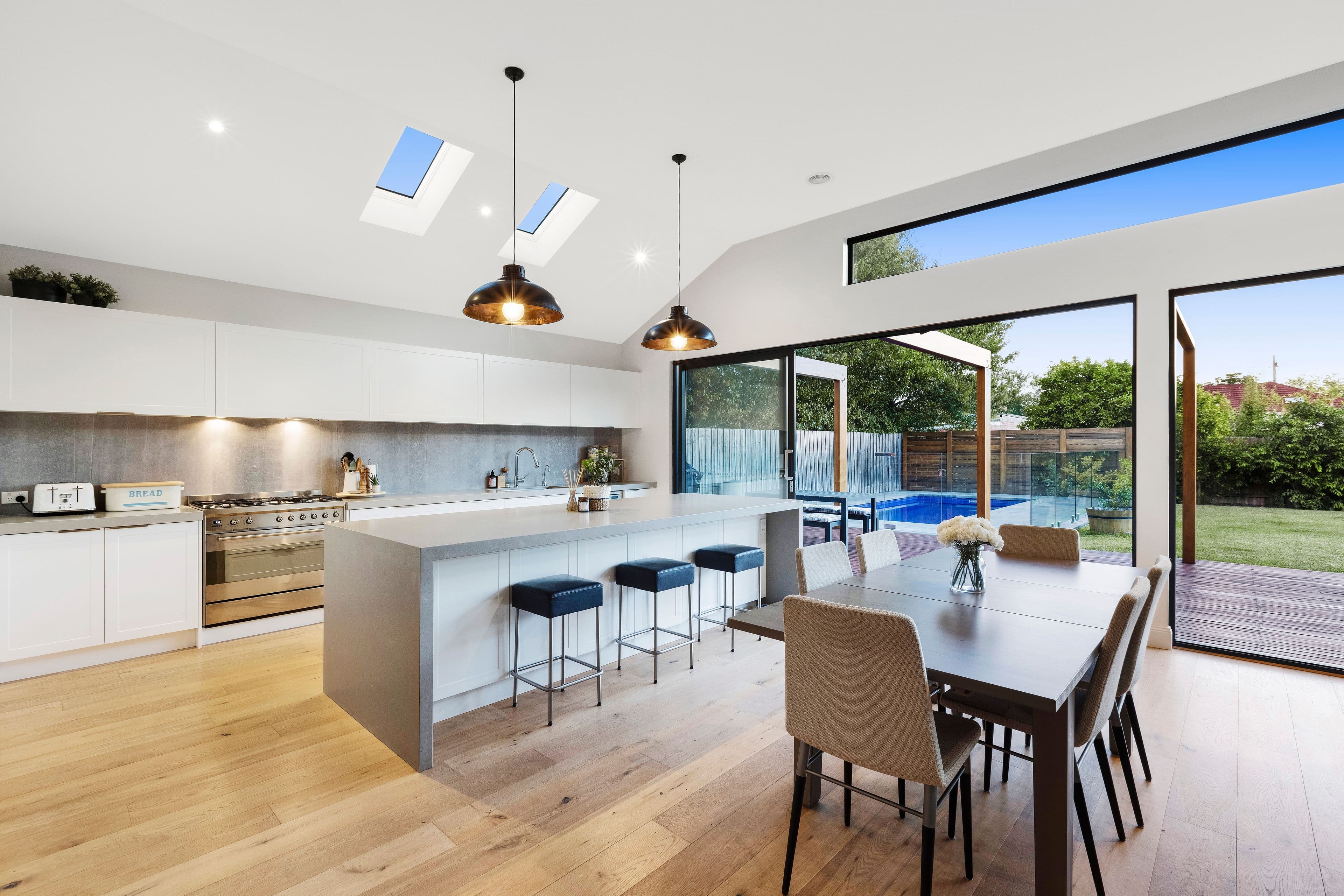 12 Wallace Avenue, Murrumbeena VIC 3163, Murrumbeena - Thumbnail 2