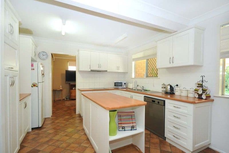 25 Sardon Street, CENTENARY HEIGHTS QLD 4350, Centenary Heights - Thumbnail 3