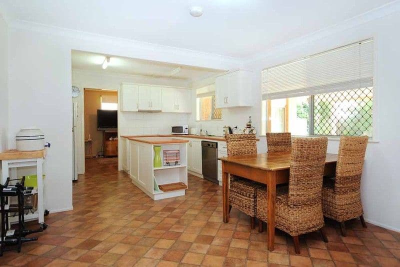 25 Sardon Street, CENTENARY HEIGHTS QLD 4350, Centenary Heights - Thumbnail 4