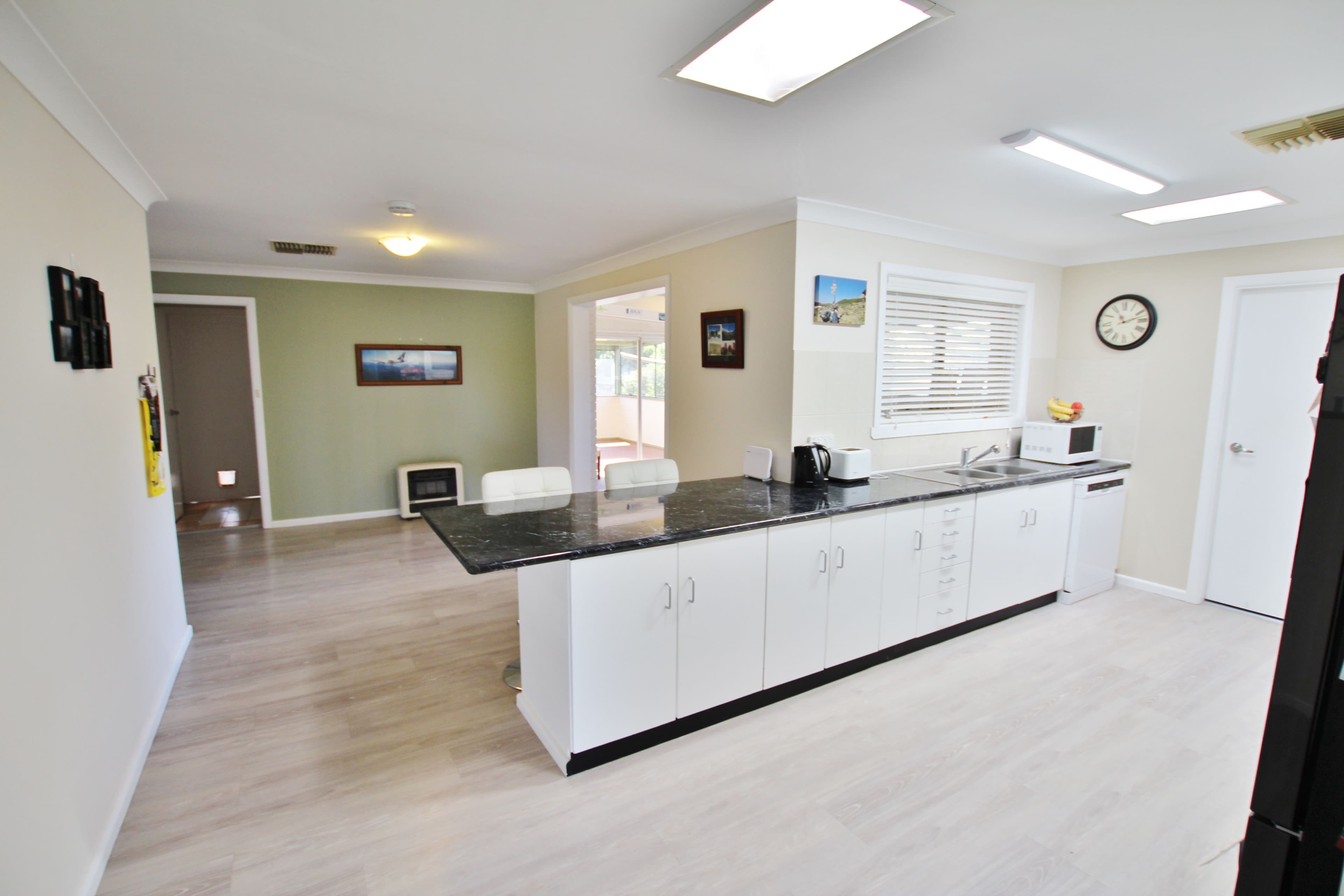 11 Keevil Drive, Young NSW 2594, Young - Thumbnail 2