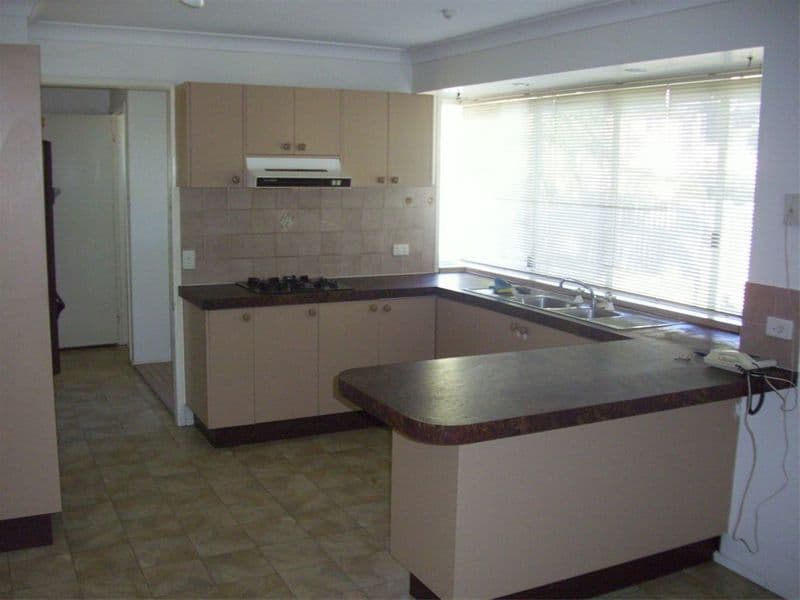 4 Flinders Crescent, BORONIA HEIGHTS QLD 4124, Boronia Heights - Thumbnail 2