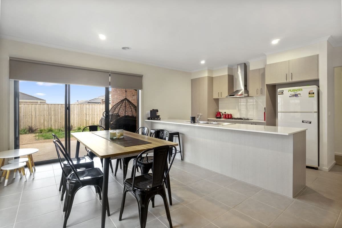24 Wolomina Crescent, Werribee VIC 3030, Werribee - Thumbnail 2