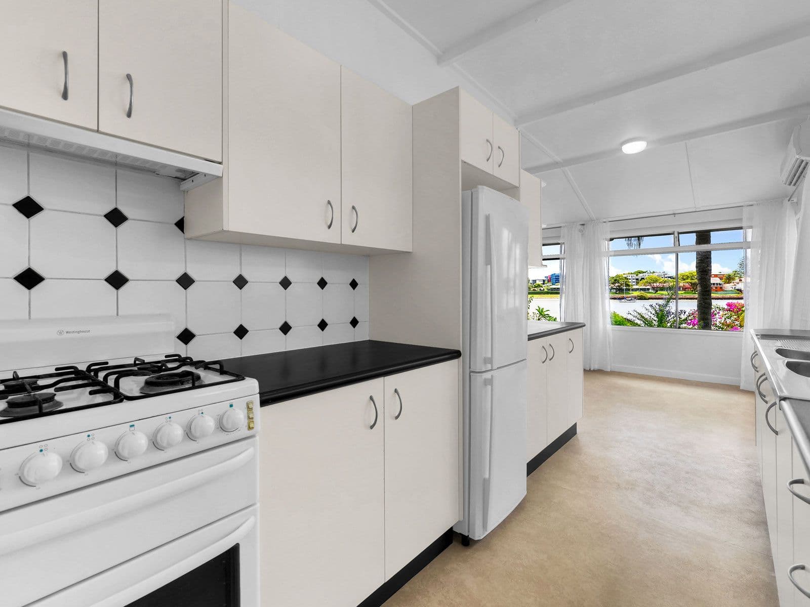 22 Wynnum Road, Norman Park QLD 4170, Norman Park - Thumbnail 7