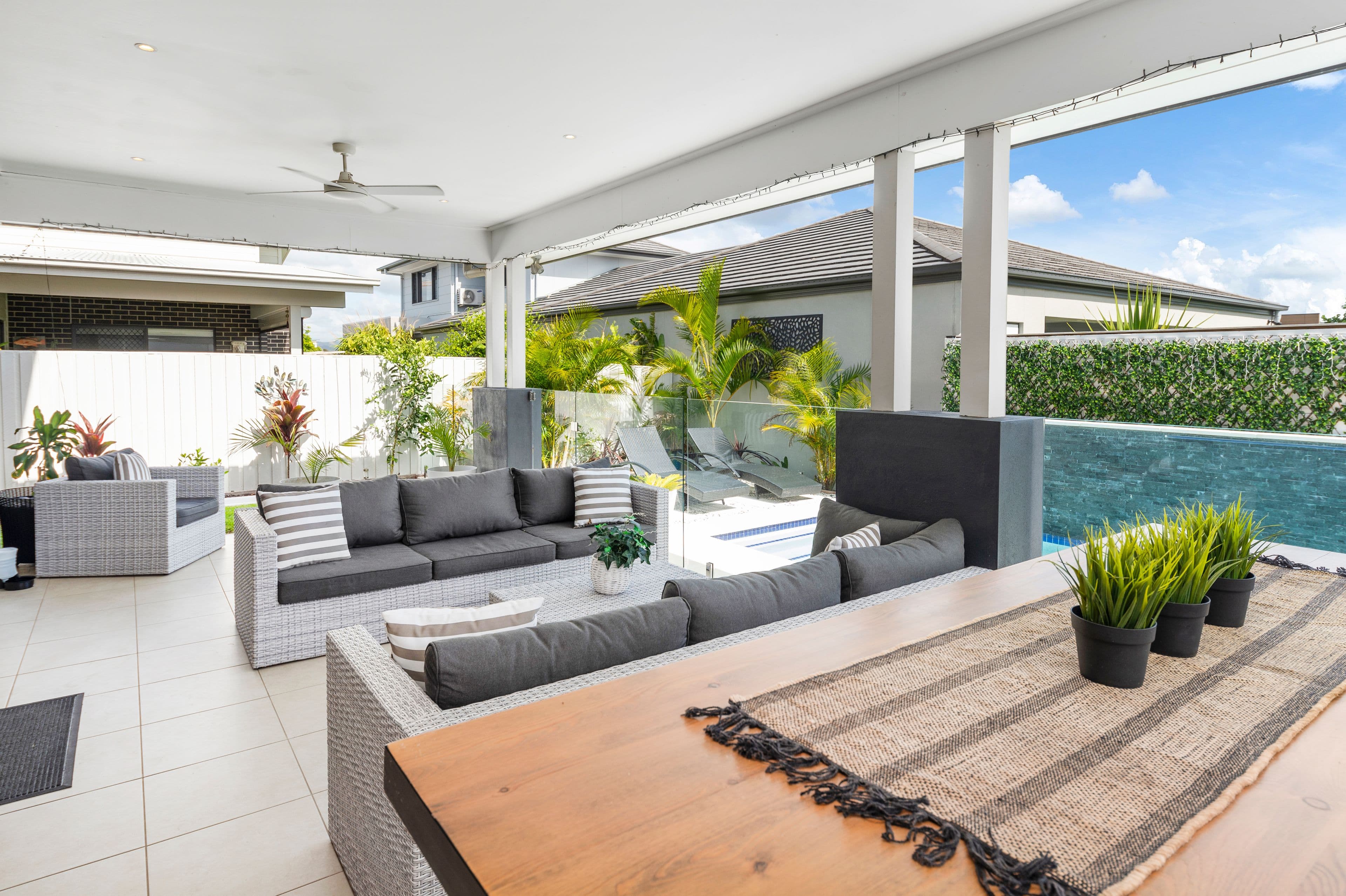 12 Grant Avenue, Hope Island QLD 4212, Hope Island - Thumbnail 2