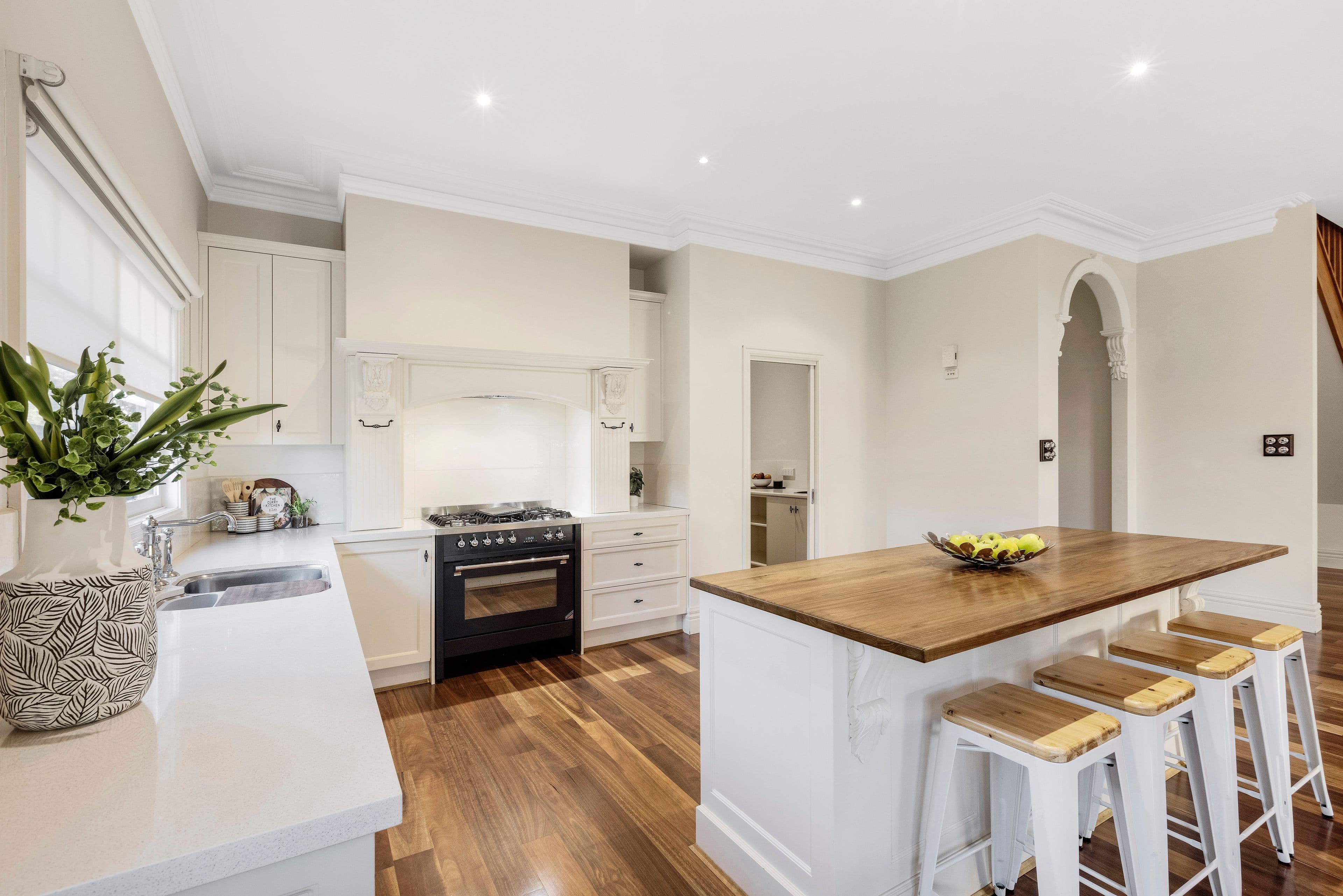 61 Carlisle Crescent, Hughesdale VIC 3166, Hughesdale - Thumbnail 3