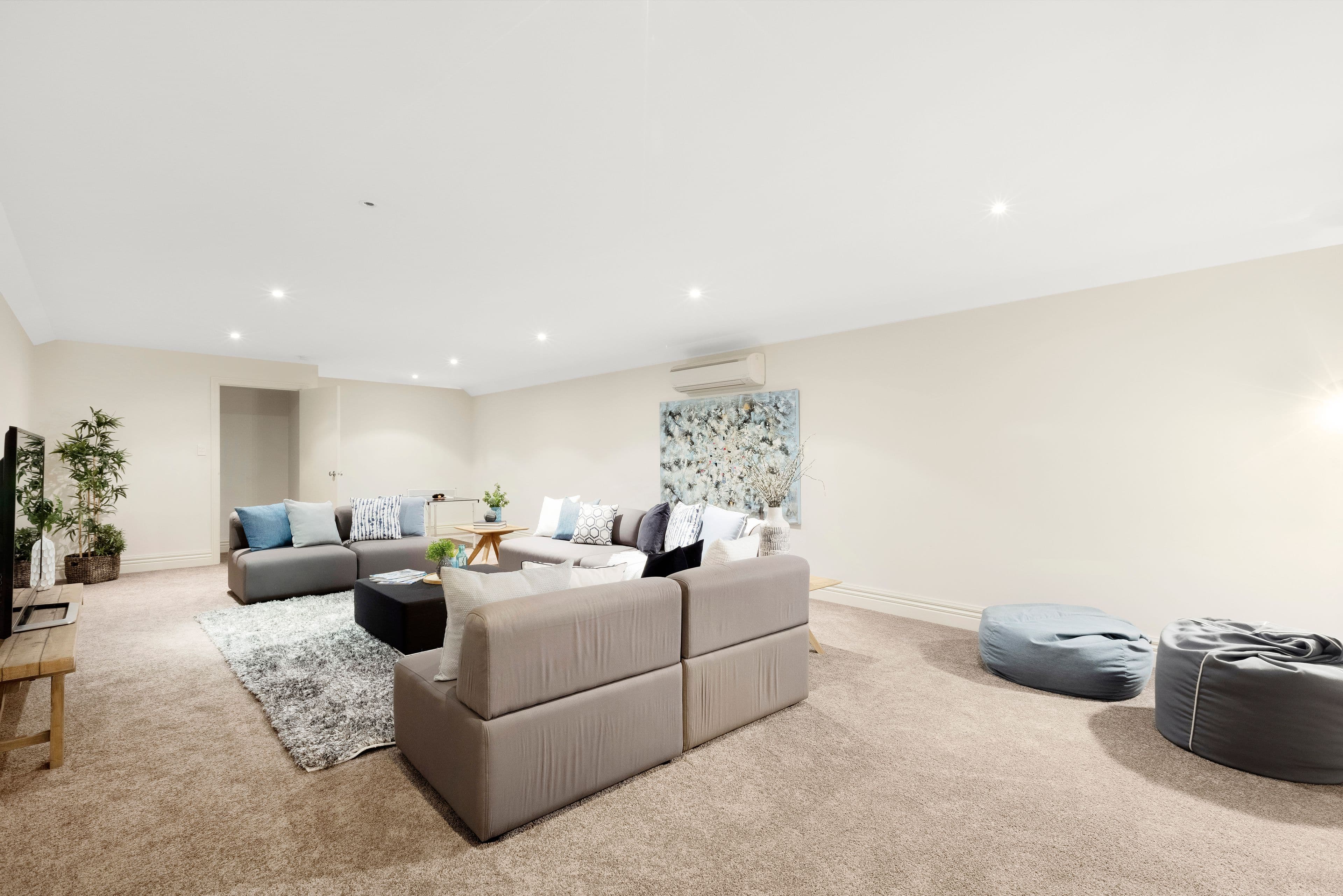 61 Carlisle Crescent, Hughesdale VIC 3166, Hughesdale - Thumbnail 4