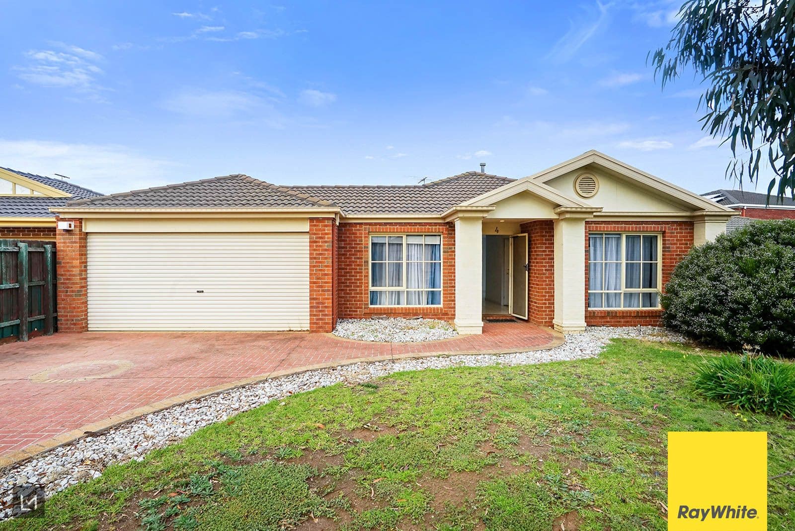 4 Oakwood Crescent, Hoppers Crossing VIC 3029, Hoppers Crossing - Thumbnail 2