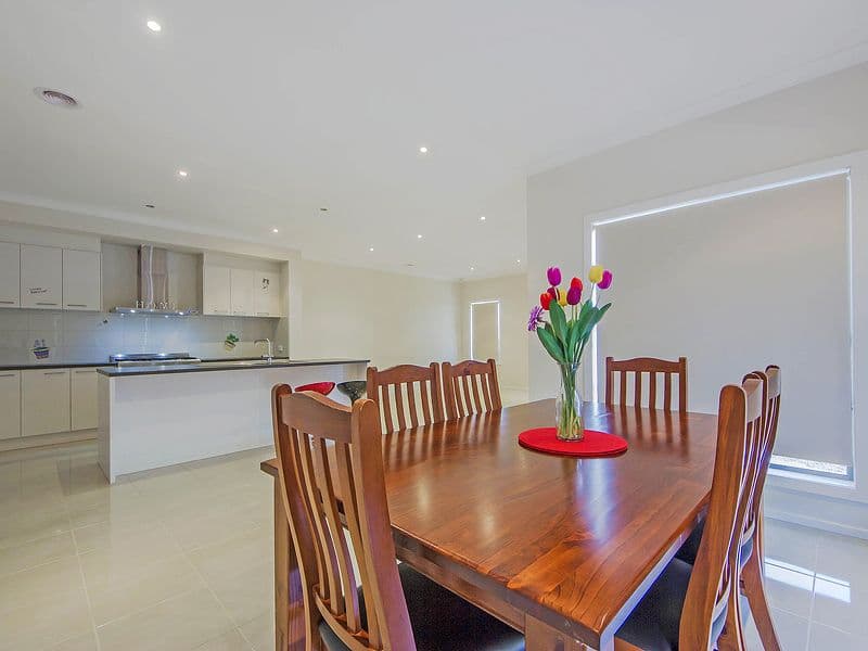 77 Beachview Parade, Sanctuary Lakes VIC 3030, Sanctuary Lakes - Thumbnail 7