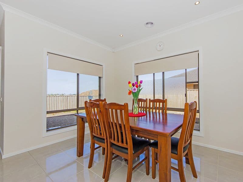 77 Beachview Parade, Sanctuary Lakes VIC 3030, Sanctuary Lakes - Thumbnail 8