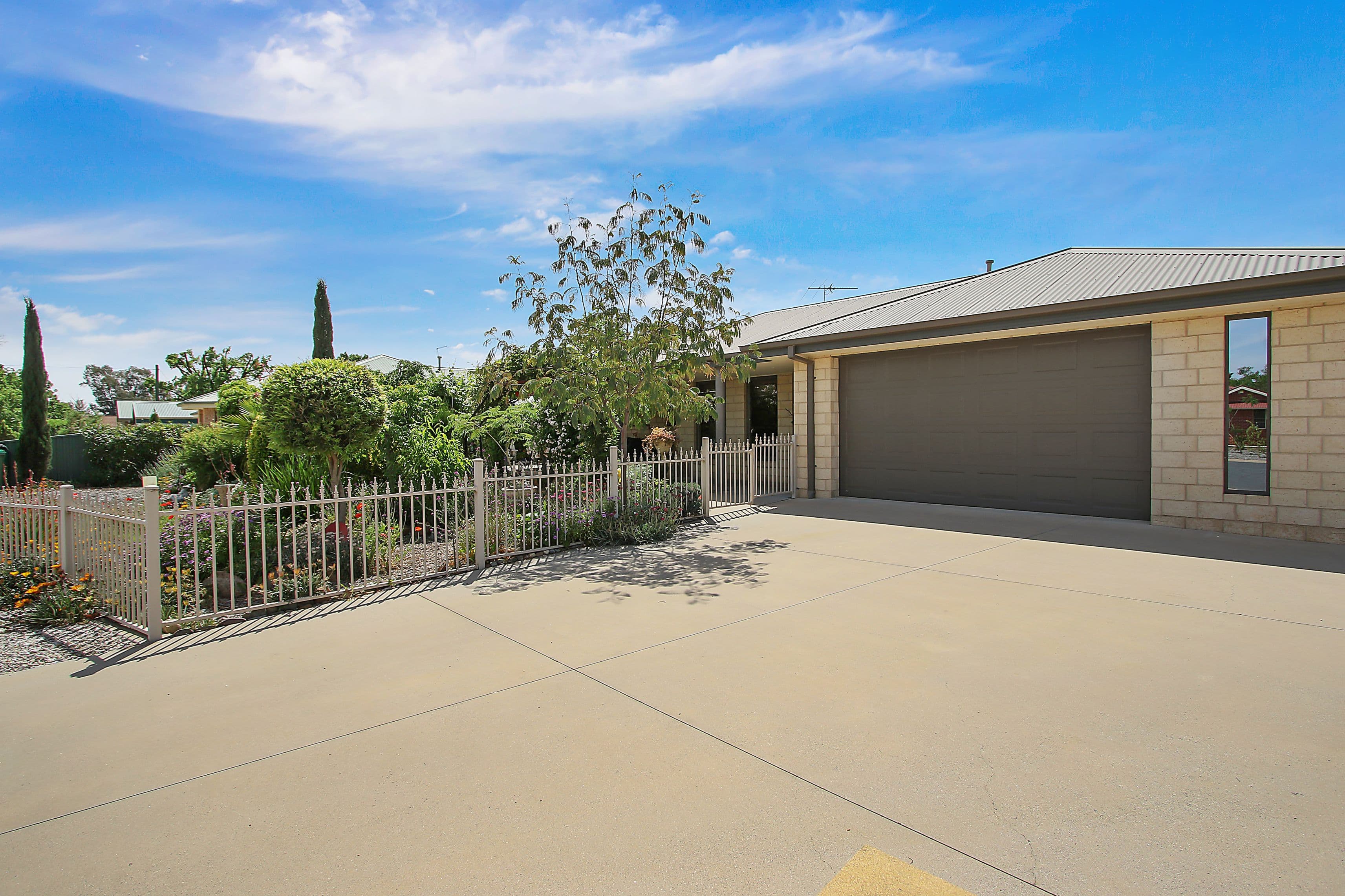 5 Hall Court, Howlong - Image 1