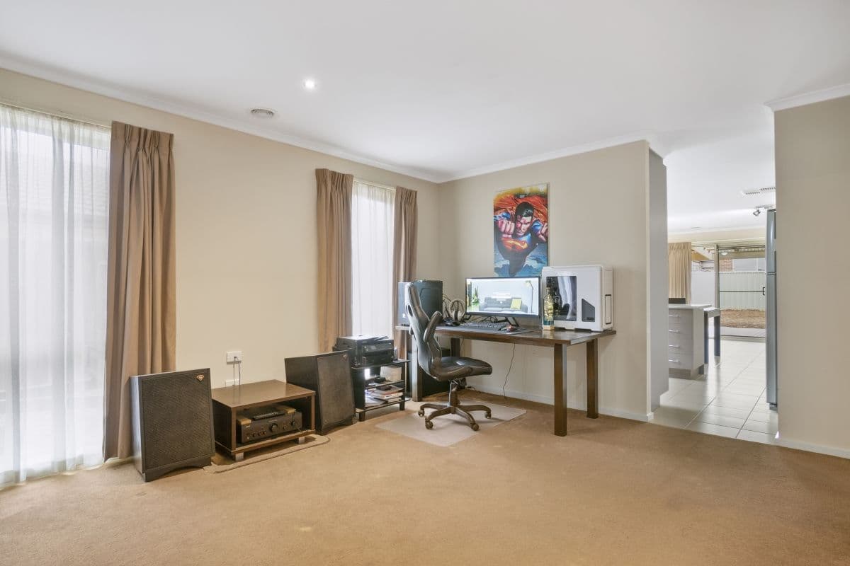 63 Lady Penrhyn Drive, Wyndham Vale VIC 3024, Wyndham Vale - Thumbnail 2