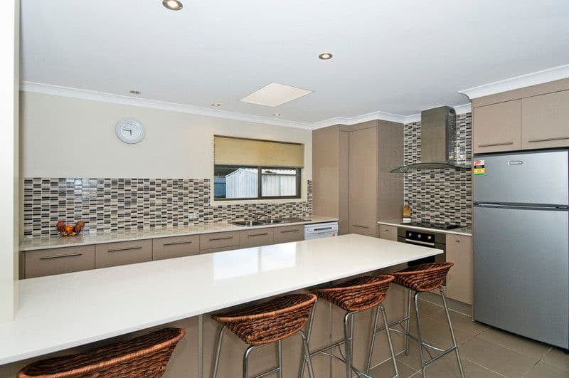 14 Walnut Street, ELANORA QLD 4221, Elanora - Thumbnail 2