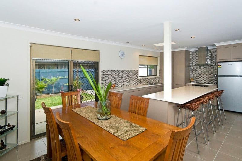 14 Walnut Street, ELANORA QLD 4221, Elanora - Thumbnail 3