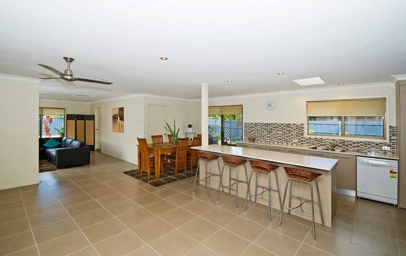 14 Walnut Street, ELANORA QLD 4221, Elanora - Thumbnail 5