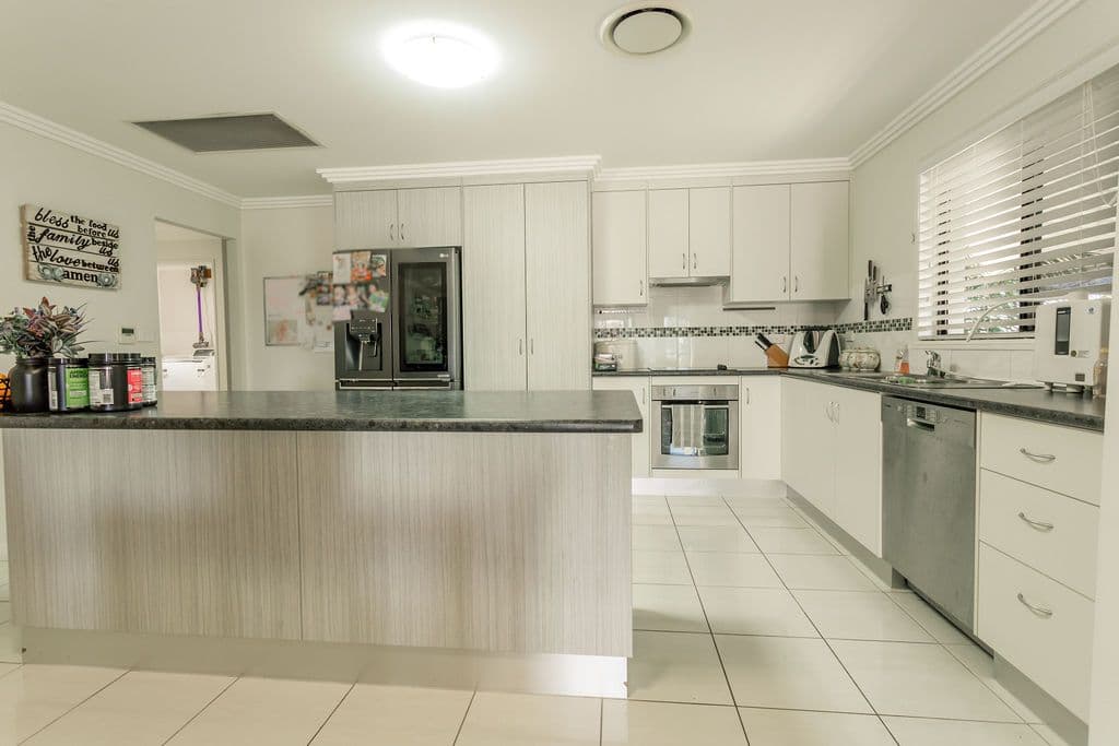 21 Brokenwood Street, Emerald QLD 4720, Emerald - Thumbnail 2