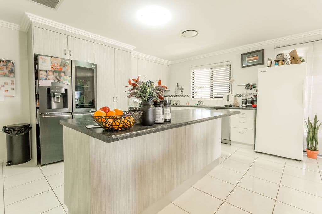 21 Brokenwood Street, Emerald QLD 4720, Emerald - Thumbnail 3