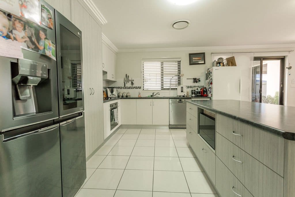 21 Brokenwood Street, Emerald QLD 4720, Emerald - Thumbnail 4