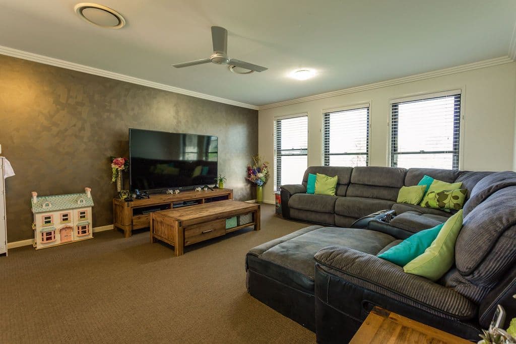 21 Brokenwood Street, Emerald QLD 4720, Emerald - Thumbnail 6