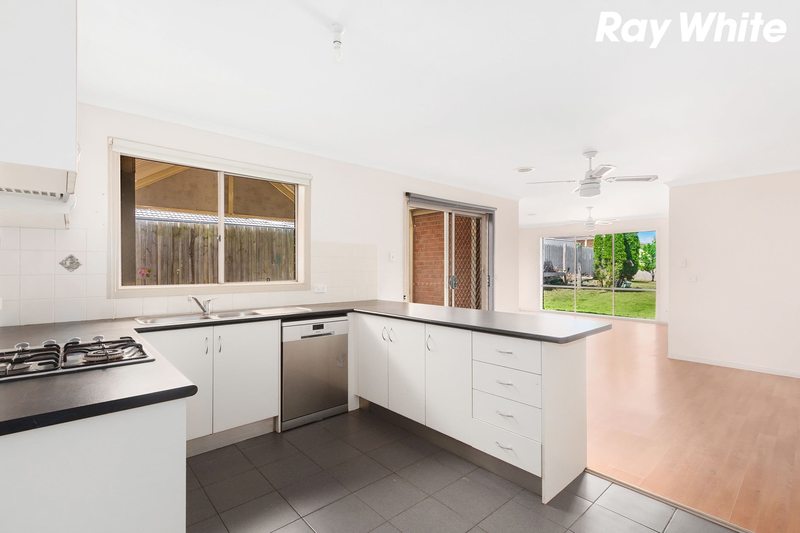 3 Cobram Court, Pakenham VIC 3810, Pakenham - Thumbnail 5