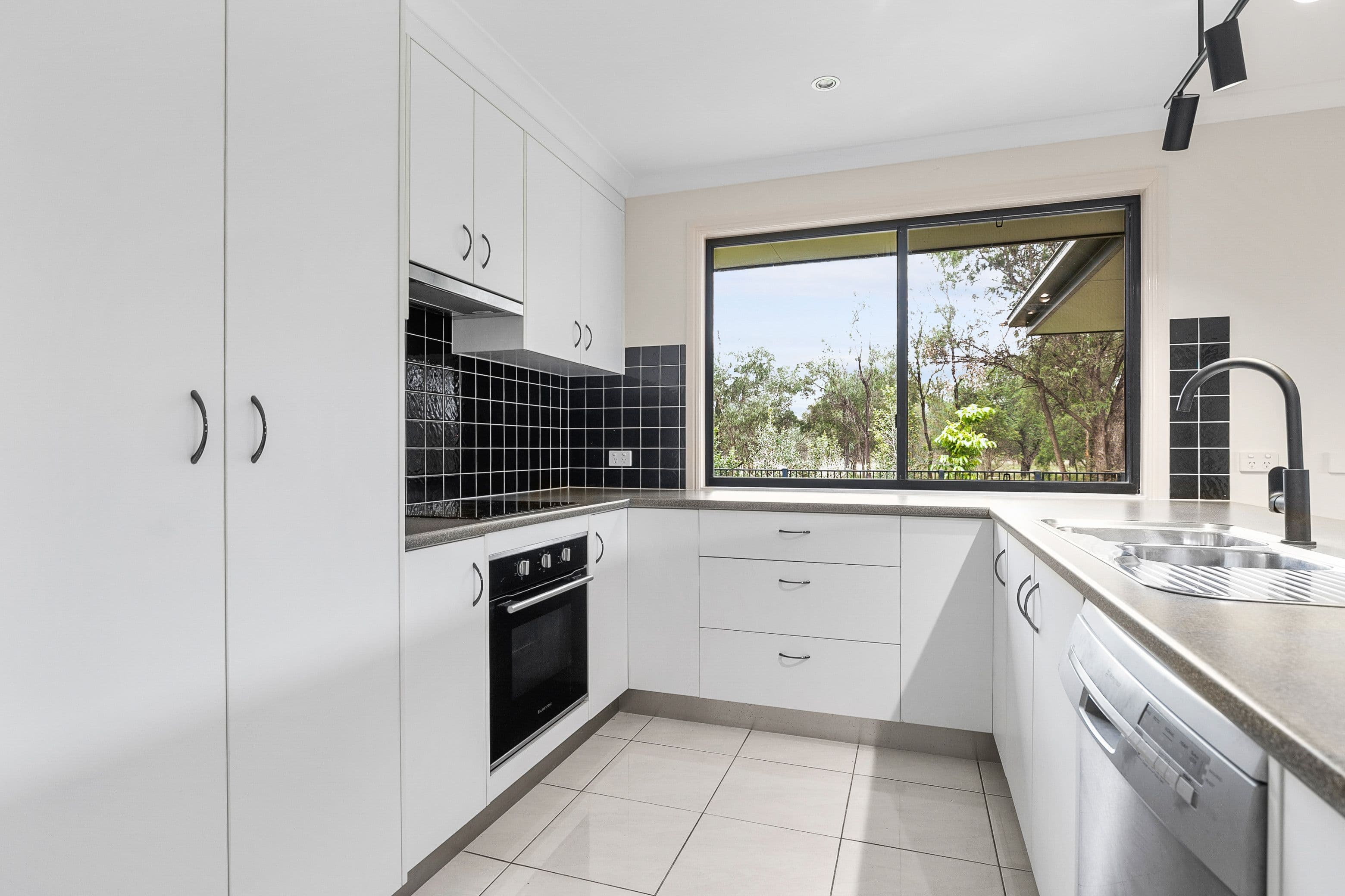 24A Cook Close, Emerald QLD 4720, Emerald - Thumbnail 6