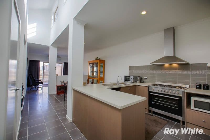 14 Haakman Way, PAKENHAM VIC 3810, Pakenham - Thumbnail 2