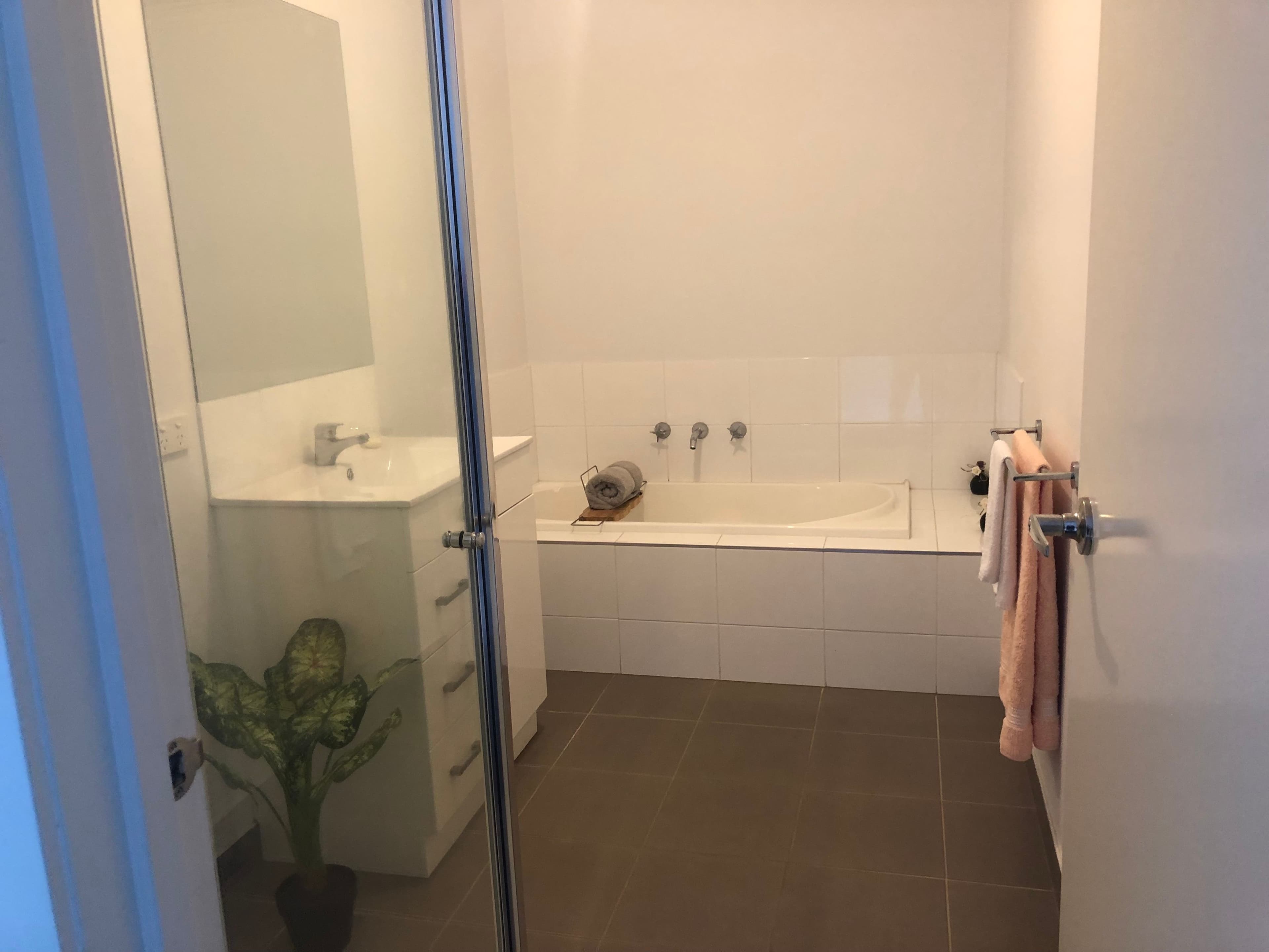 4 Palmero Street, Epping VIC 3076, Epping - Thumbnail 2