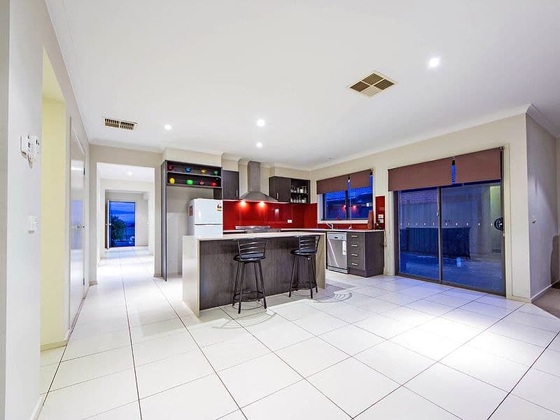 21 Rifflebird Drive, TARNEIT VIC 3029, Tarneit - Thumbnail 4