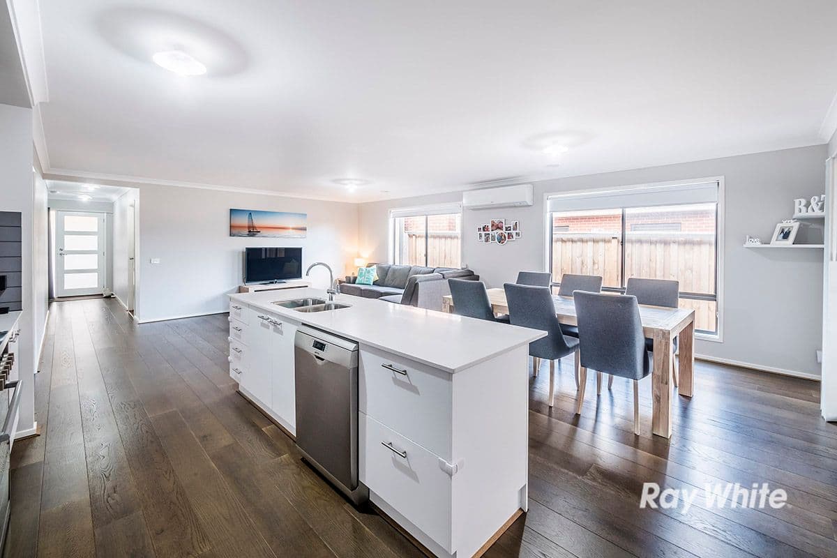 26 Red Cap Drive, Cranbourne West VIC 3977, Cranbourne West - Thumbnail 4