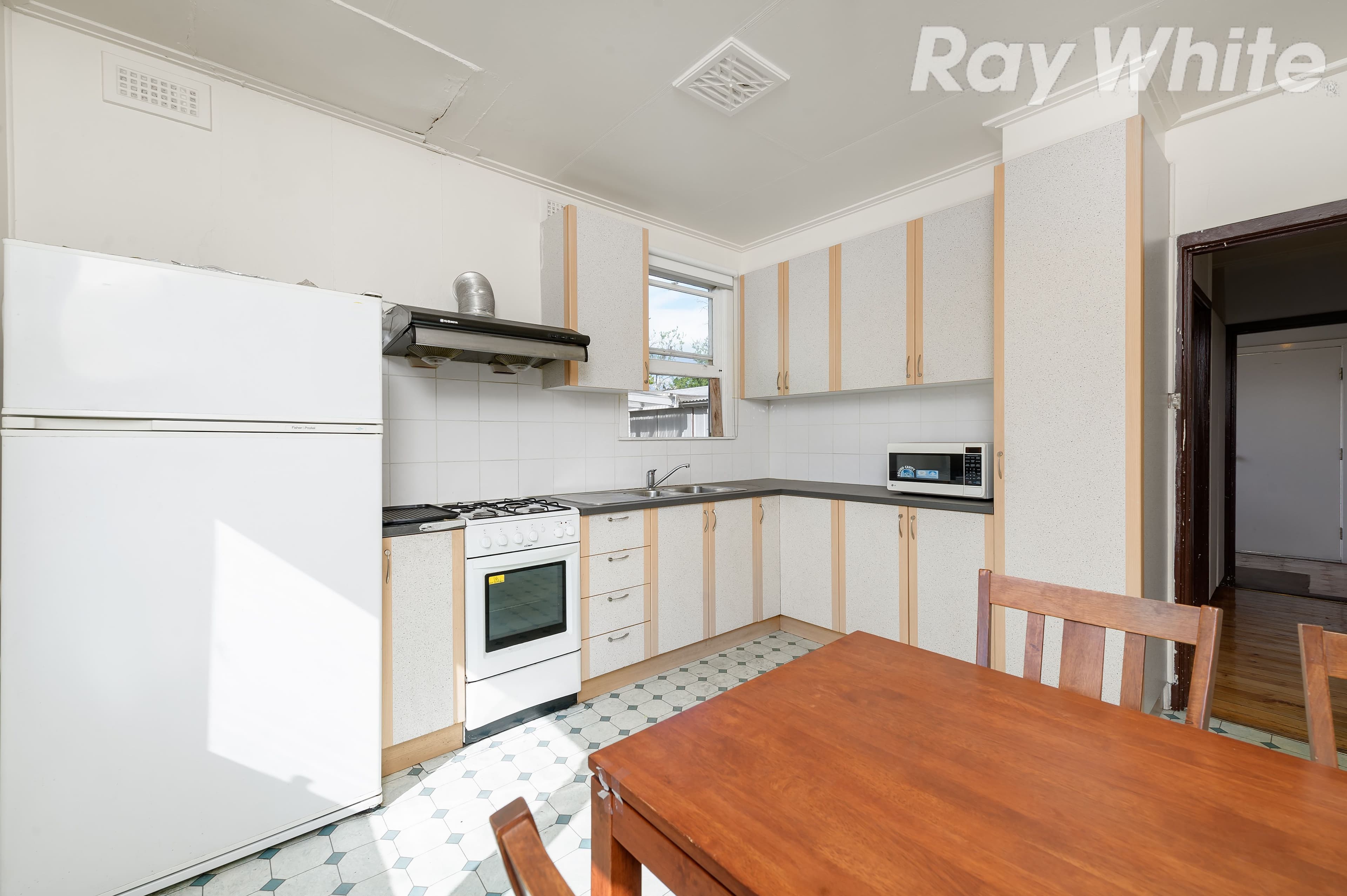 18 Boldrewood Parade, Reservoir VIC 3073, Reservoir - Thumbnail 2