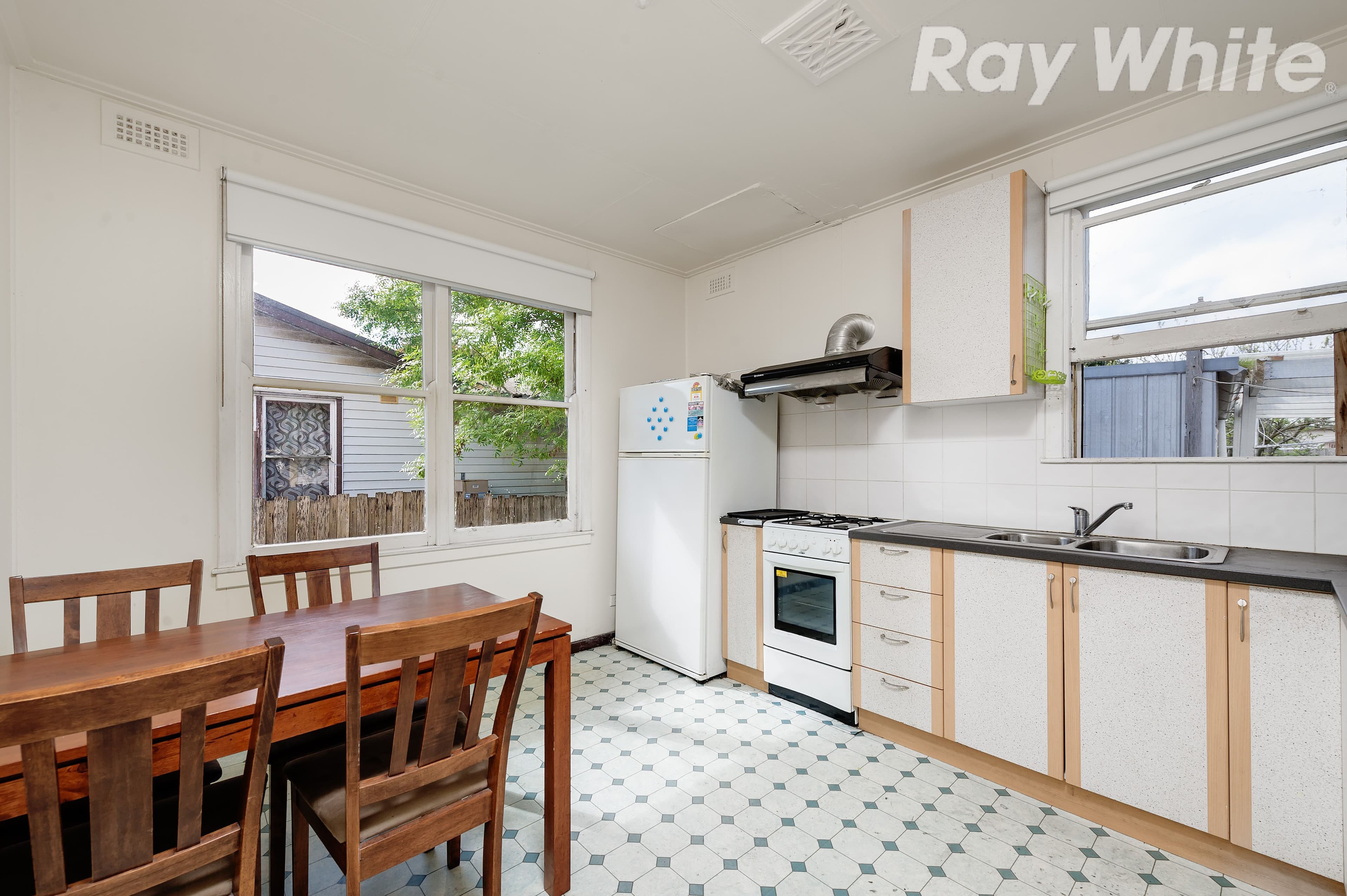 18 Boldrewood Parade, Reservoir VIC 3073, Reservoir - Thumbnail 3
