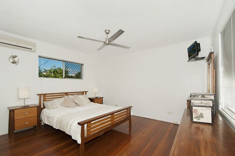 26 Naranga Avenue, BROADBEACH WATERS QLD 4218, Broadbeach Waters - Thumbnail 5