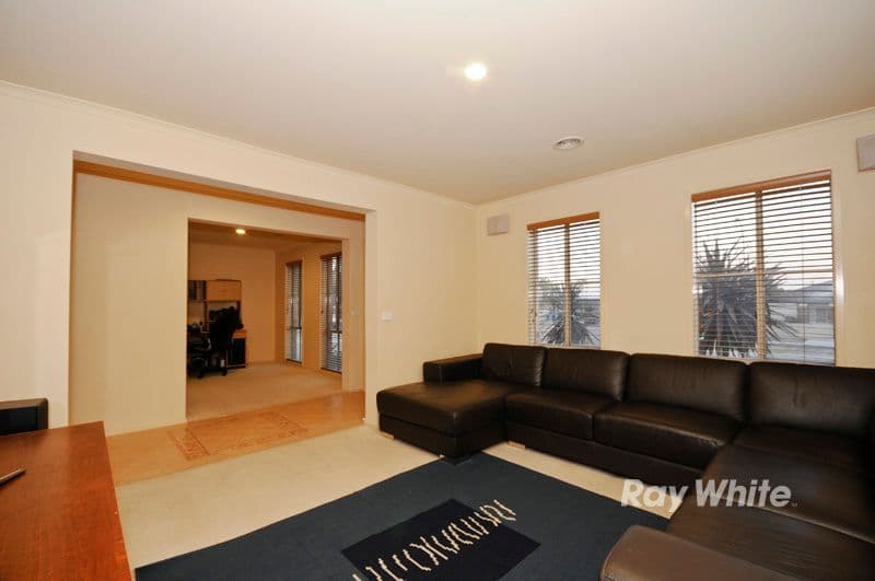 37 Central Parkway, CRANBOURNE WEST VIC 3977, Cranbourne West - Thumbnail 3
