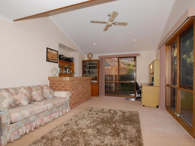 4 Bamboo Court, CRANBOURNE VIC 3977, Cranbourne North - Thumbnail 3