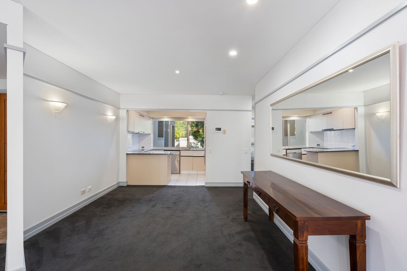 76 Chichester Drive, Arundel QLD 4214, Arundel - Thumbnail 5