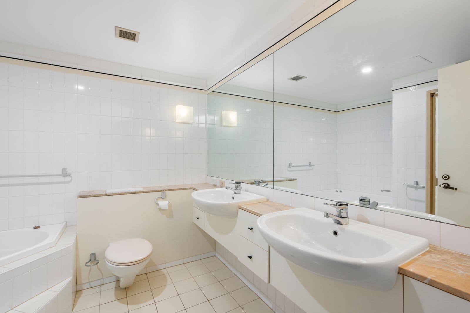 76 Chichester Drive, Arundel QLD 4214, Arundel - Thumbnail 8