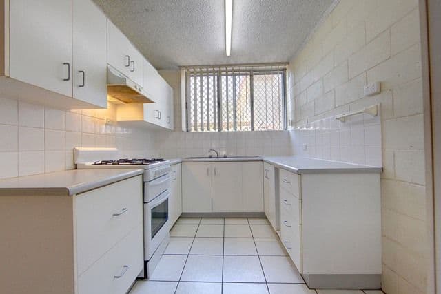 4 Cambridge Street, CURRAJONG QLD 4812, Currajong - Thumbnail 2