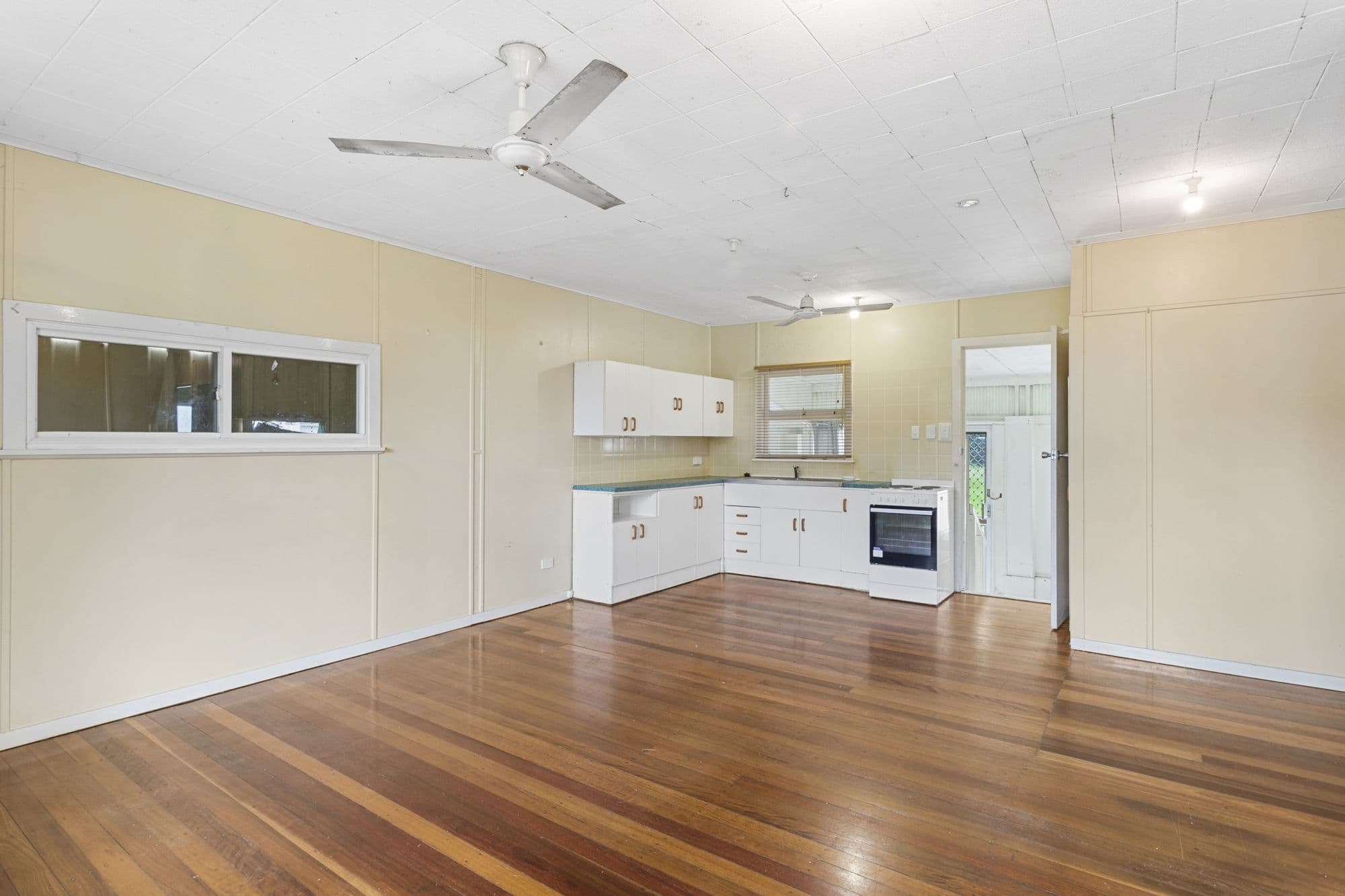 3 Lawnhill Avenue, Deception Bay QLD 4508, Deception Bay - Thumbnail 5