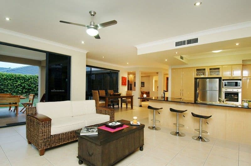 9 Kikori Crescent, RUNAWAY BAY QLD 4216, Runaway Bay - Thumbnail 5