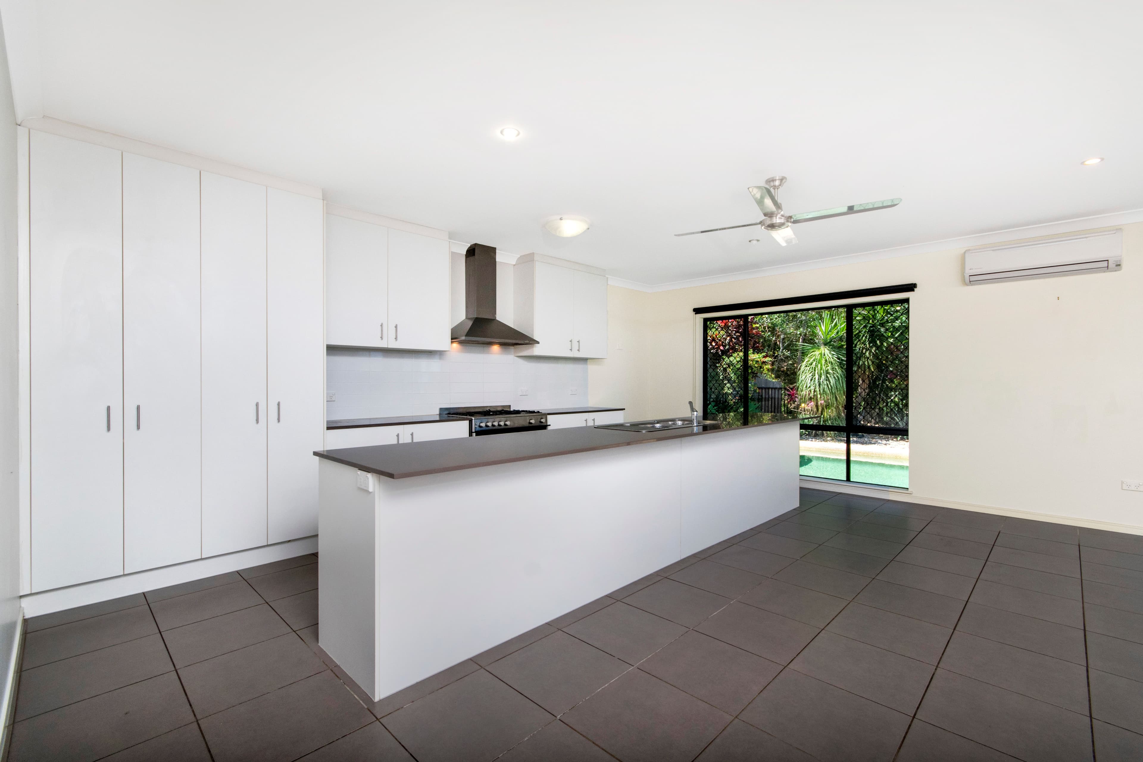 16 Retreat Close, Palm Cove QLD 4879, Palm Cove - Thumbnail 2