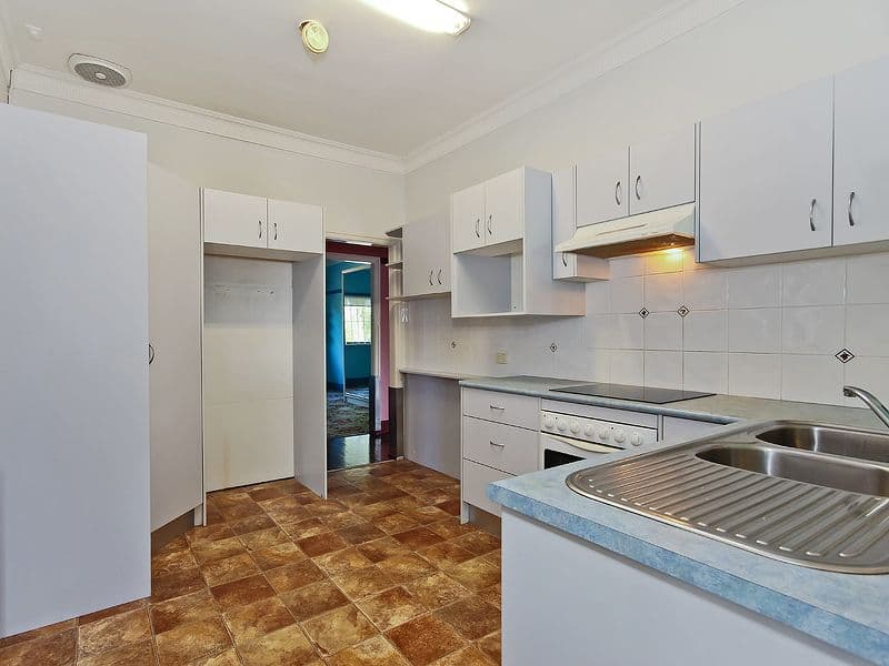 221 Rode Road, WAVELL HEIGHTS QLD 4012, Wavell Heights - Thumbnail 4